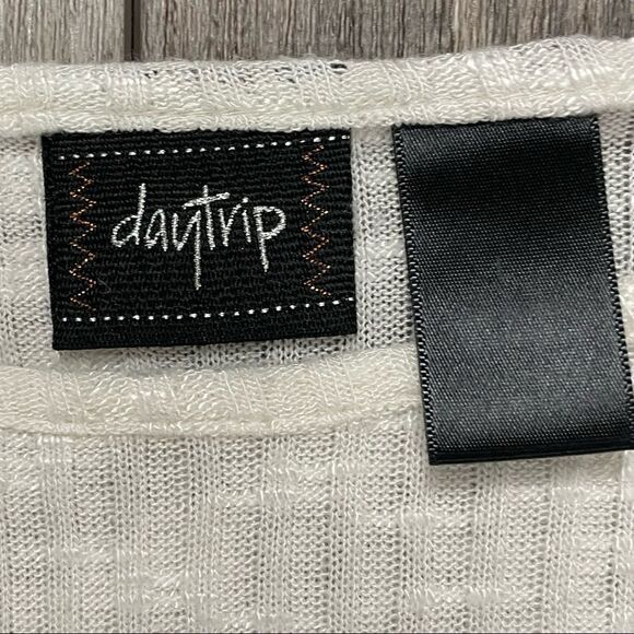 Daytrip Off-white With Black Letters “No Selfie Control” Batwing Sleeve Blouse L - Picture 13 of 15